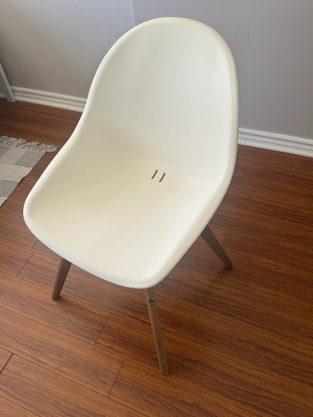 IKEA White Modern Accent Chair with Wooden Legs very comfortable - photo 2