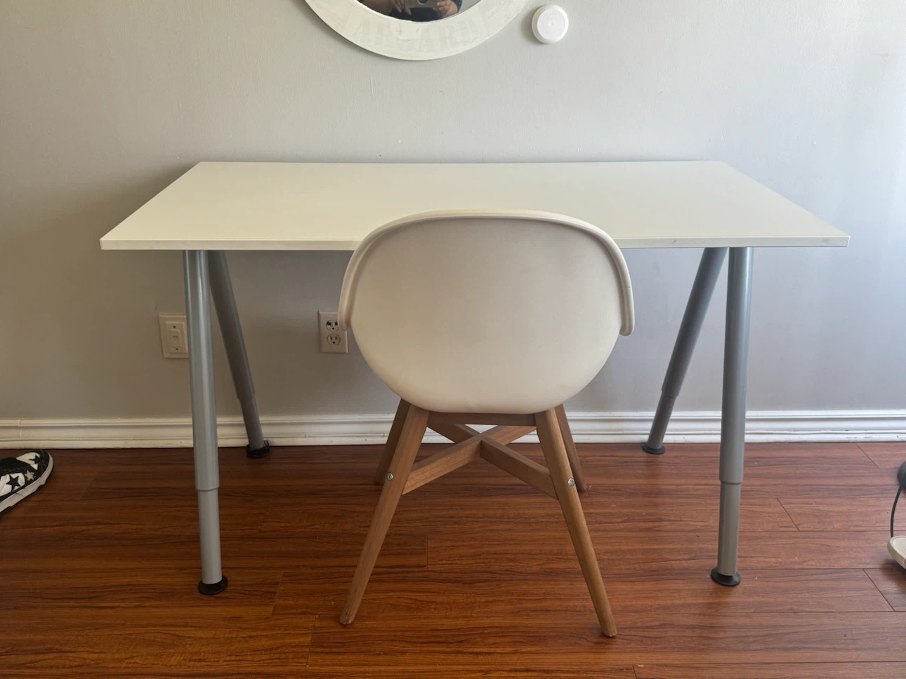 IKEA White Modern Accent Chair with Wooden Legs very comfortable - photo 3