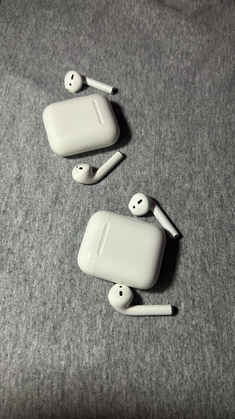 Apple AirPods *check description*(x2) - photo 2