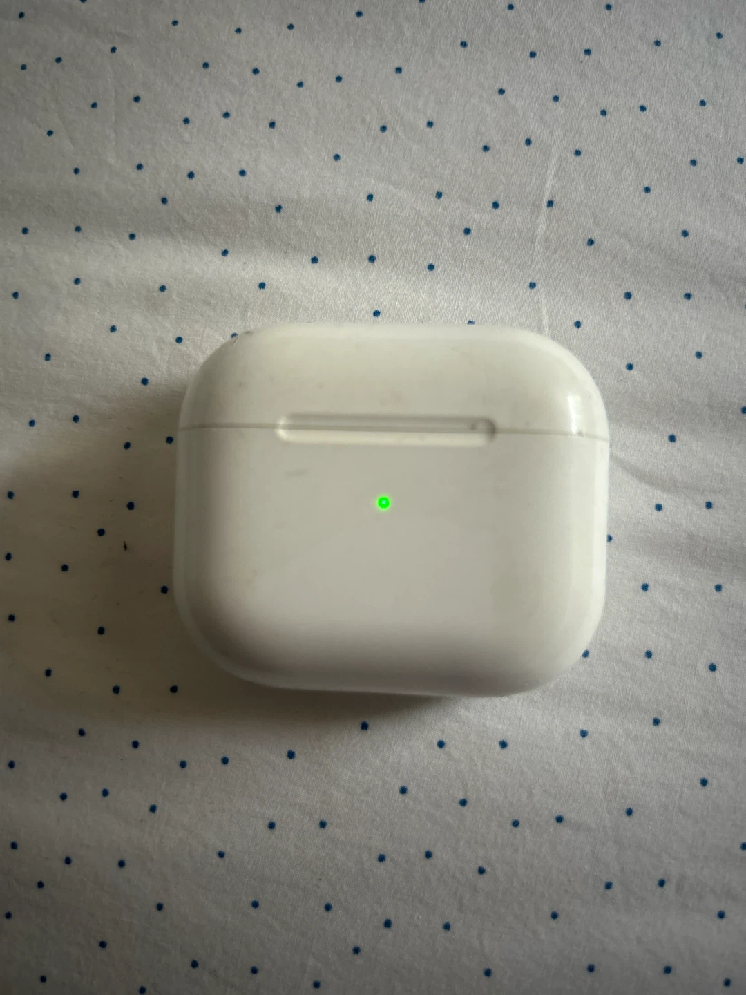 Apple AirPods Pro Charging Case - photo 2