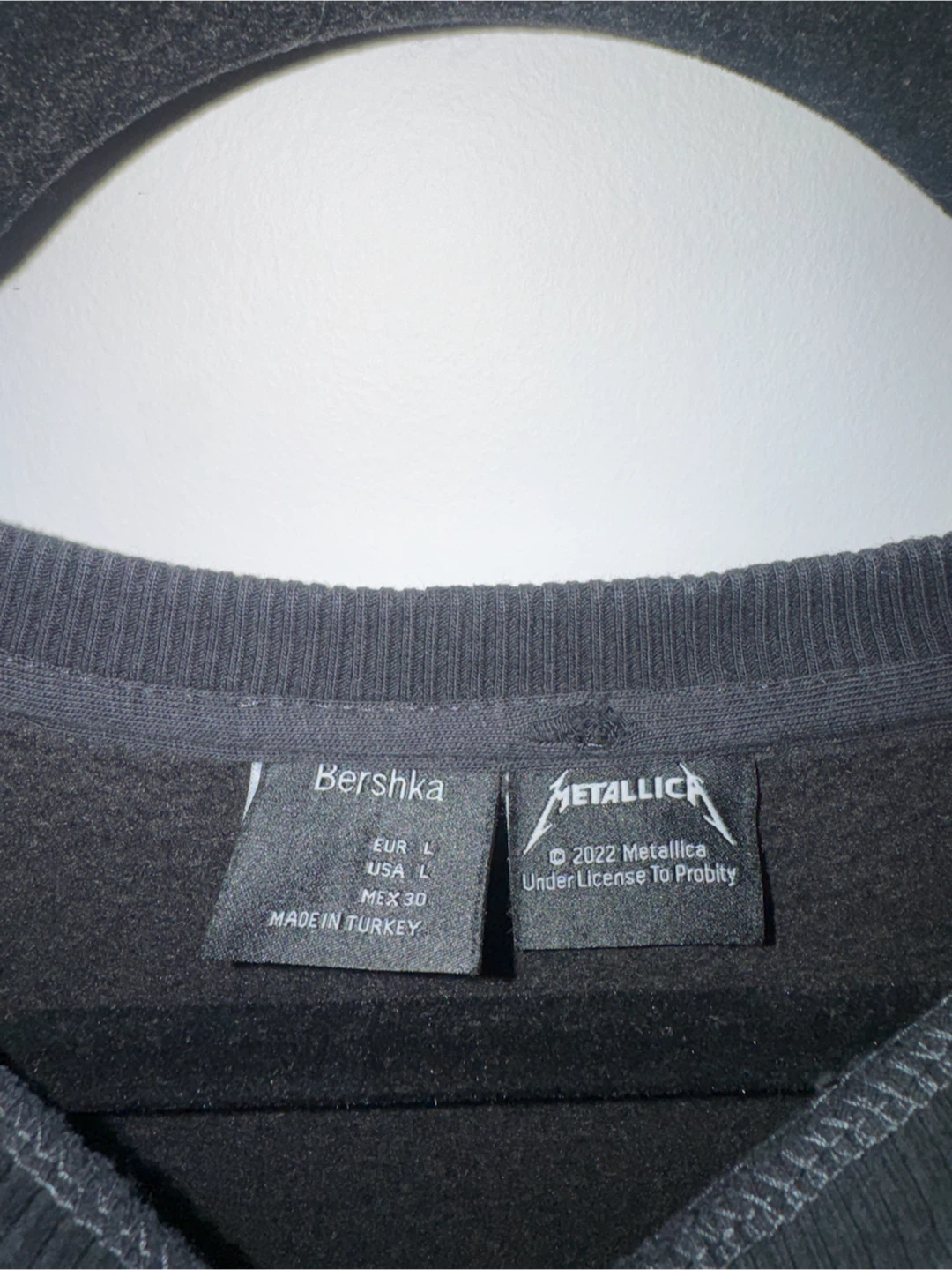Bershka Metallica Graphic Crewneck Sweatshirt - photo 3