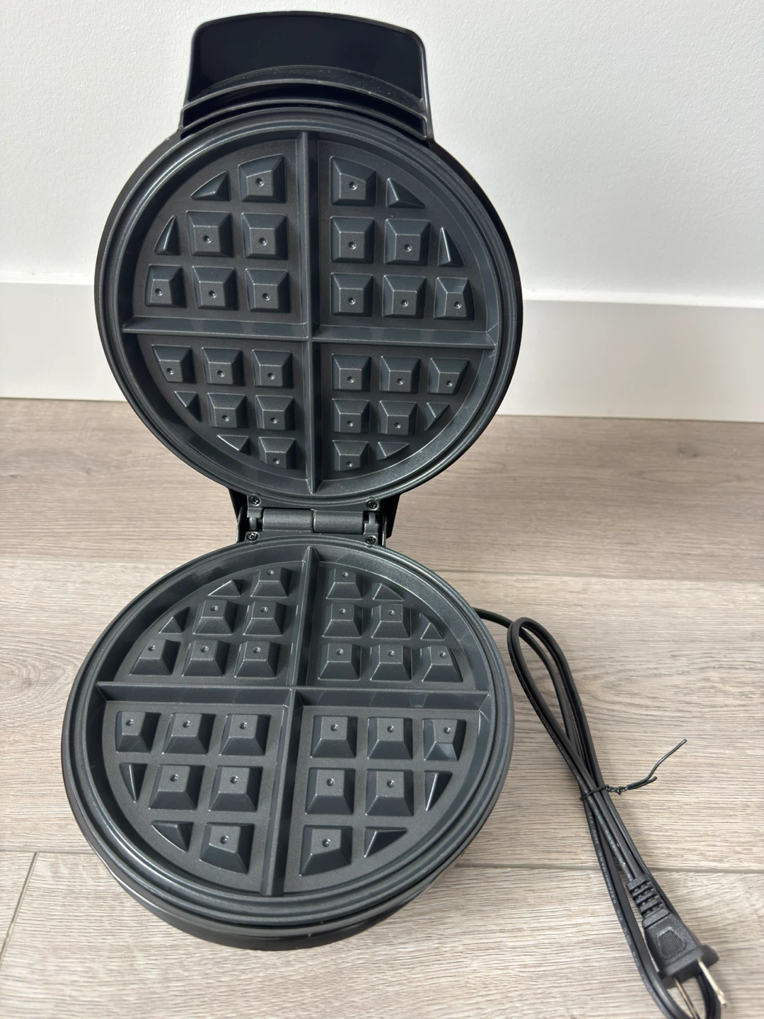 Brand New Belgian Waffle Maker – Non-Stick Electric Waffle Iron - photo 4