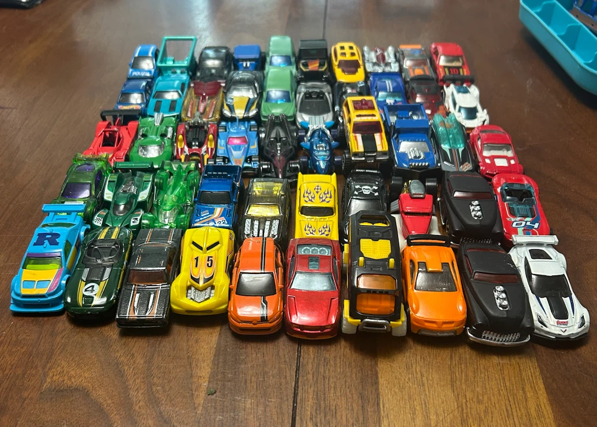 Lot of 150+ Hot Wheels Die-cast Toy Cars - photo 2