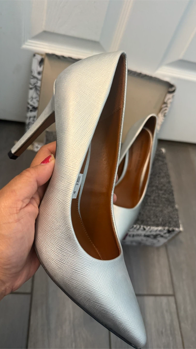 New Christian Siriano Silver Pointed Toe Heels - Size 8 - photo 5