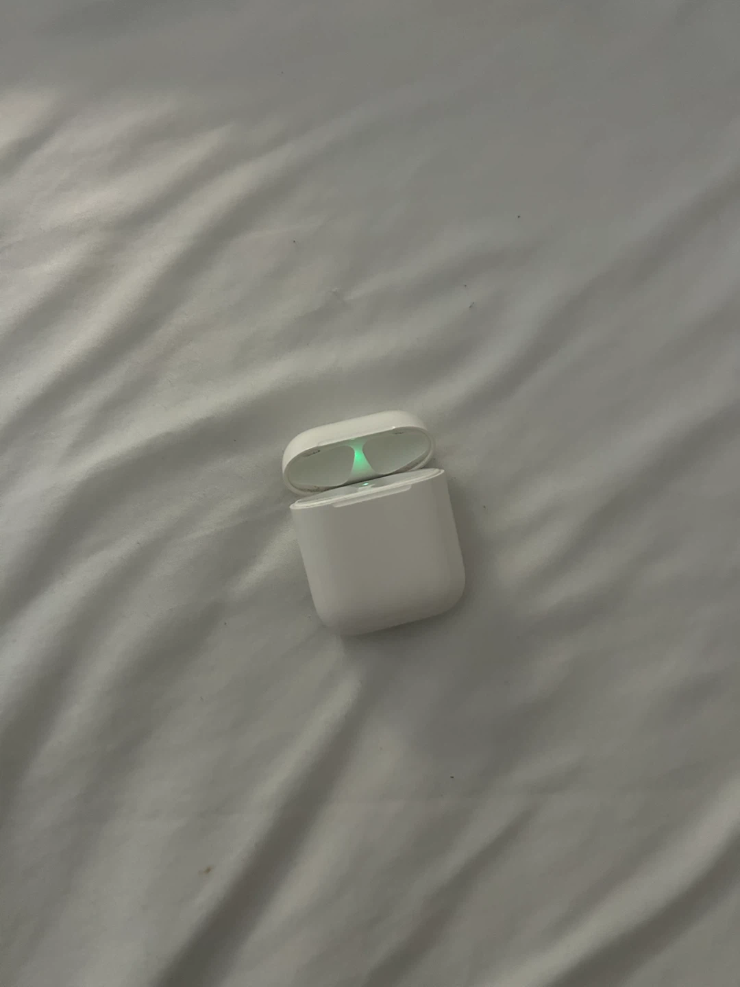 Apple AirPods Charging Case only (1st gen) - photo 2