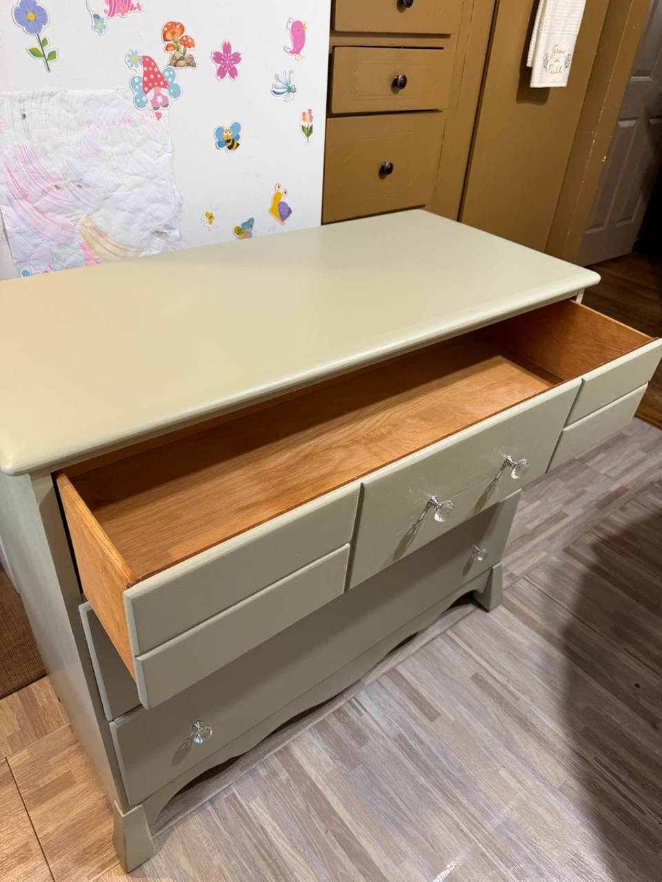 Dresser Vintage Freshly painted Free NYC same day delivery - photo 2
