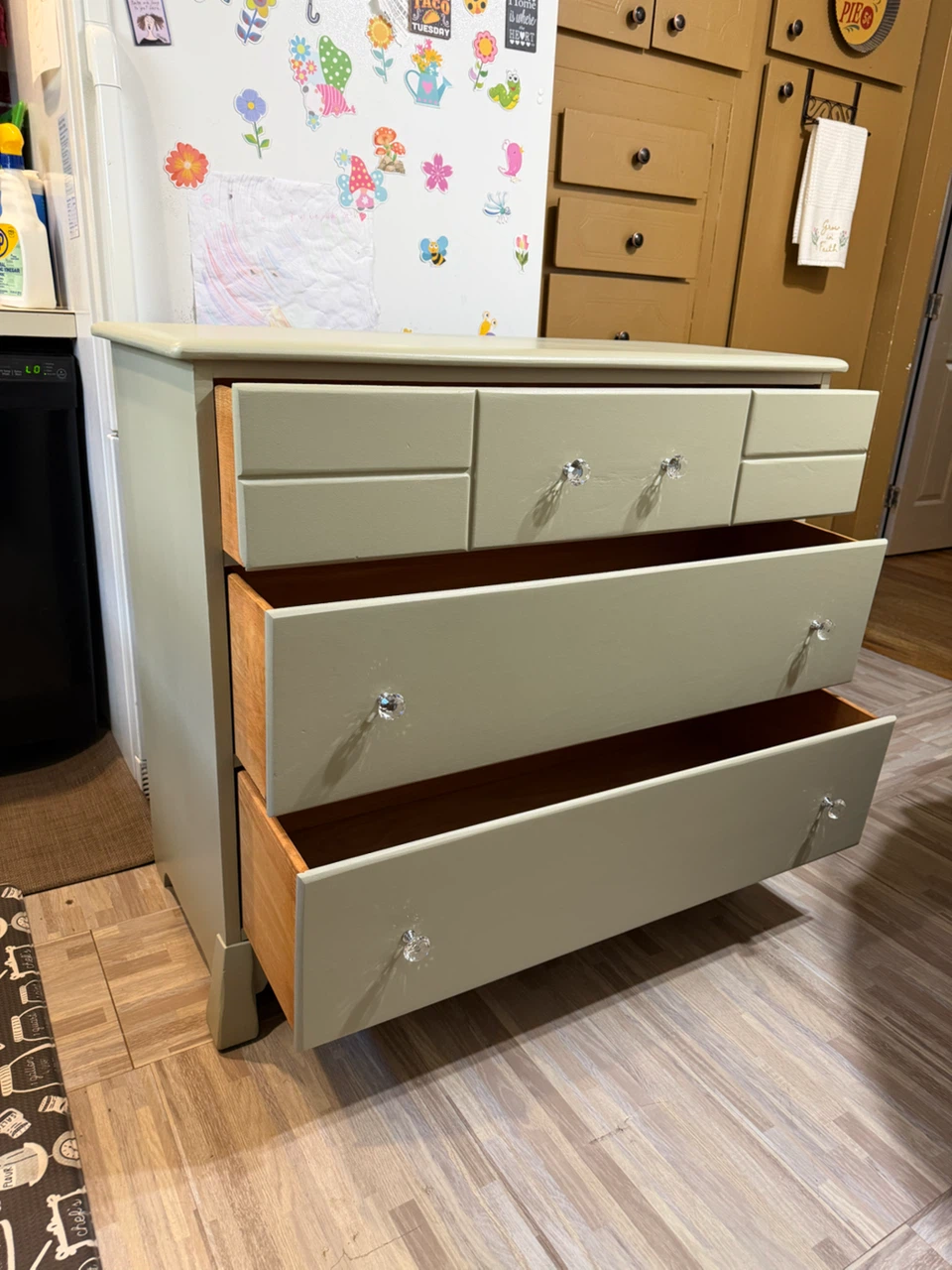 Dresser Vintage Freshly painted Free NYC same day delivery - photo 3