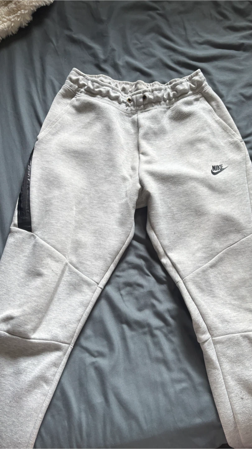 Nike Grey Tech Fleece Joggers - Size Medium