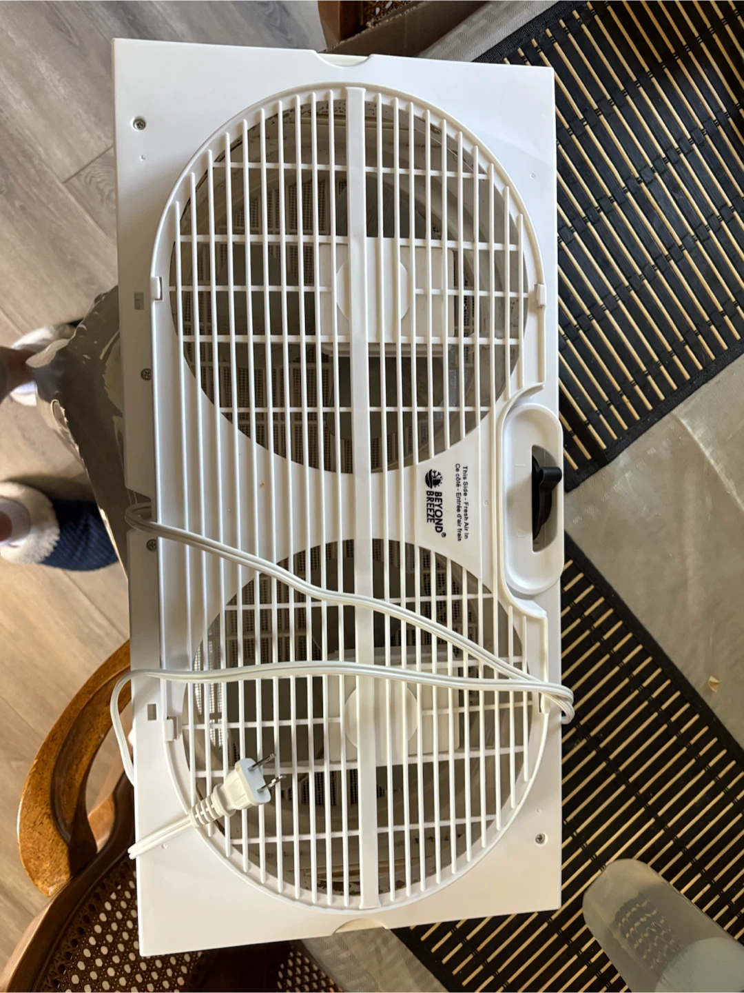 BreezE Window Fan