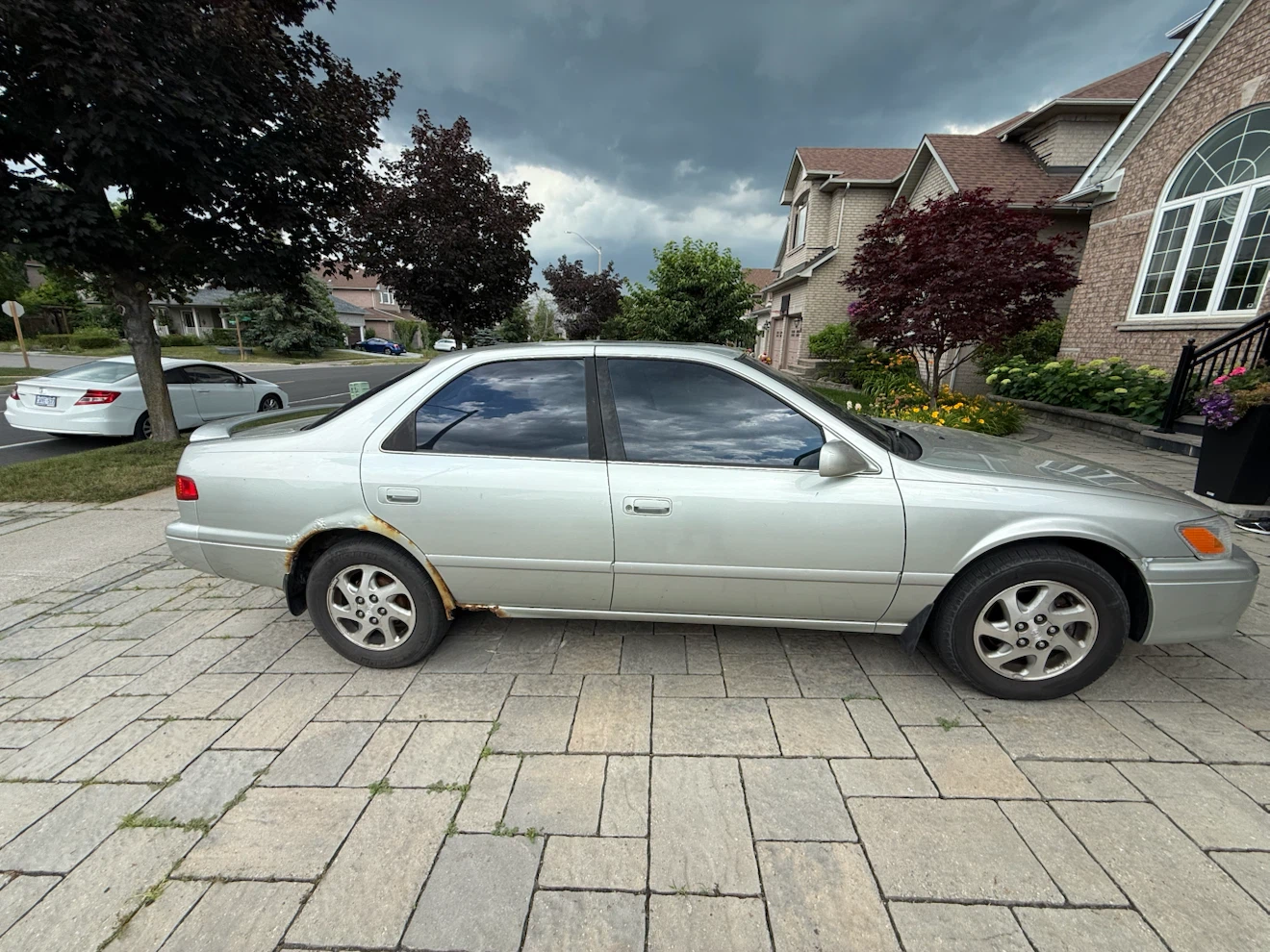 2001 Toyota Camry LE (as is) - photo 2