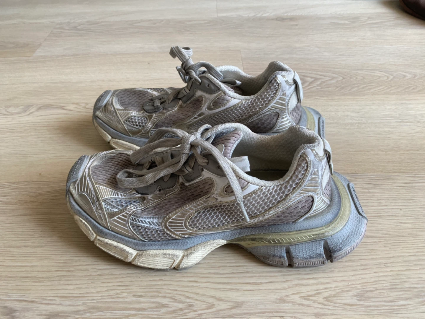 Balenciaga 3XL size 42 shoes (US 9 men’s) - photo 2