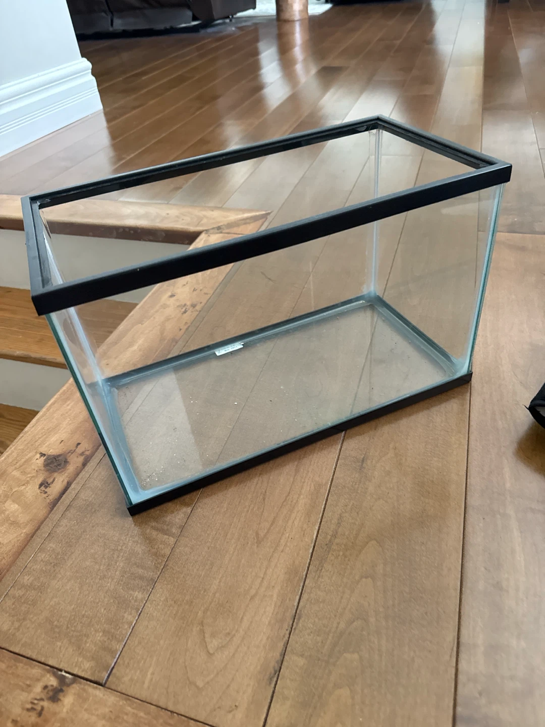 Glass Aquarium Tank 16inches long 10 high 8 wide - photo 2