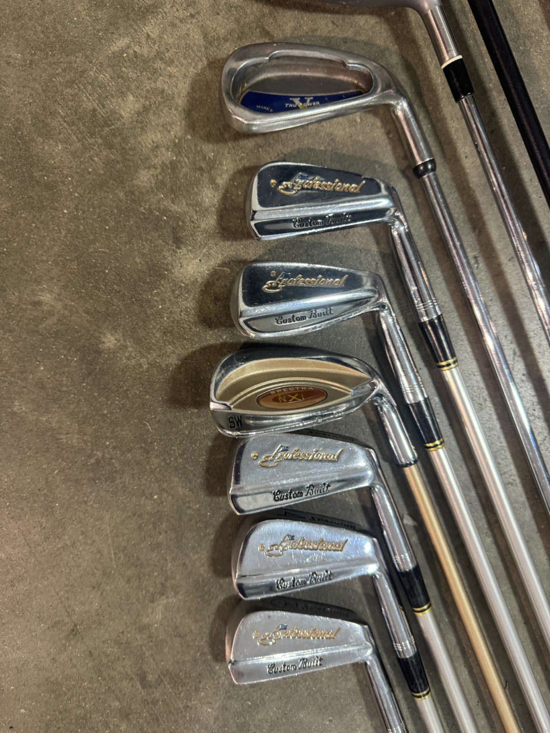 TaylorMade Golf Bag with Clubs and Accessories - photo 4