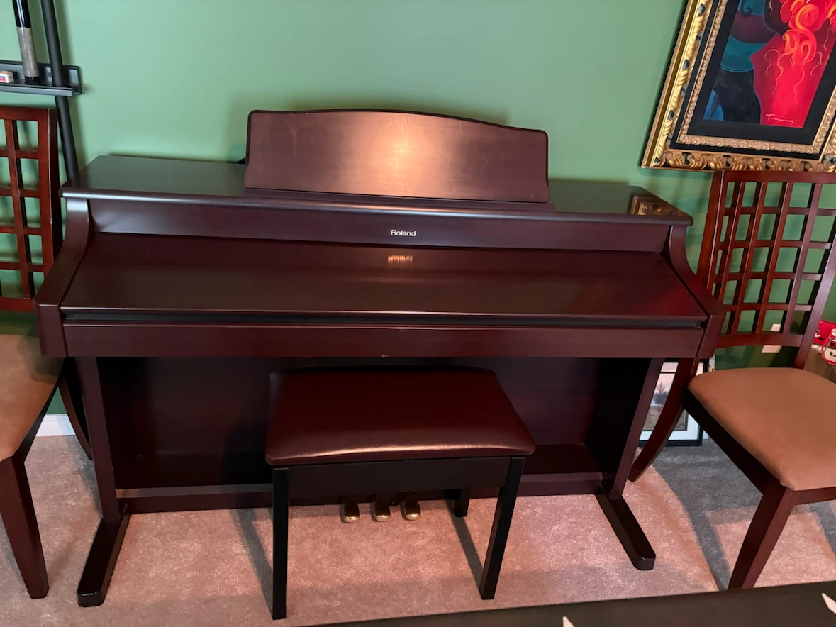 Roland KR-575 Digital Piano