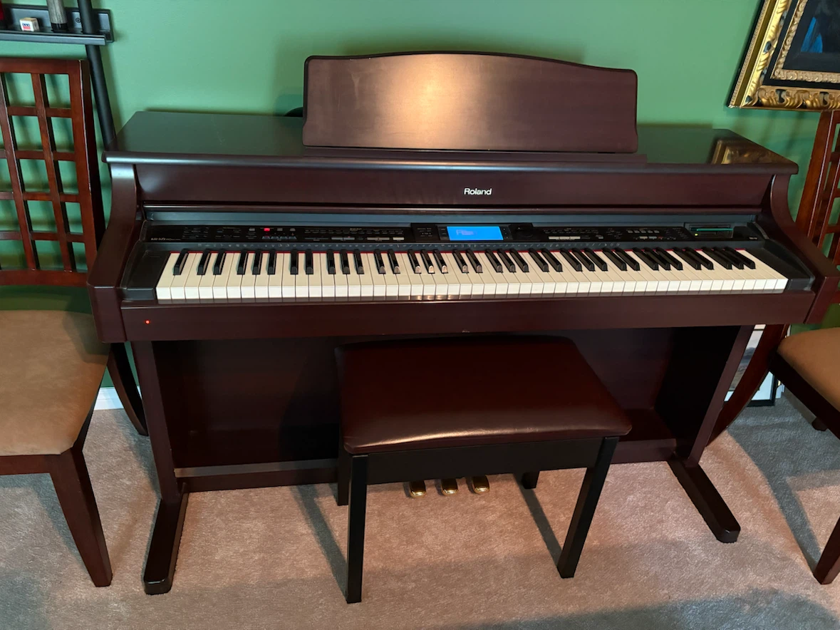 Roland KR-575 Digital Piano - photo 2