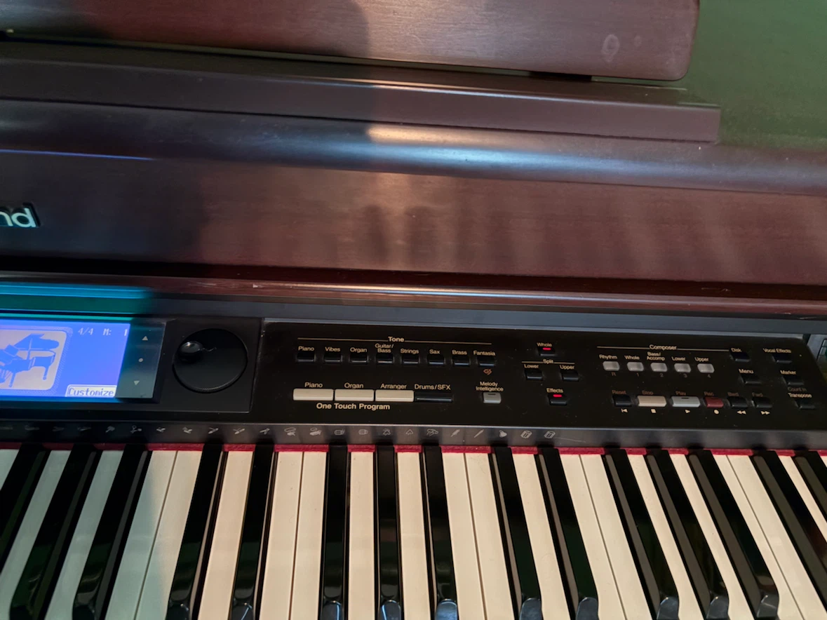 Roland KR-575 Digital Piano - photo 4