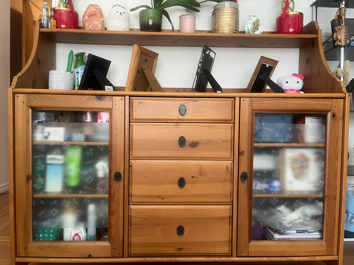 Wooden Buffet/Hutch with Glass Doors