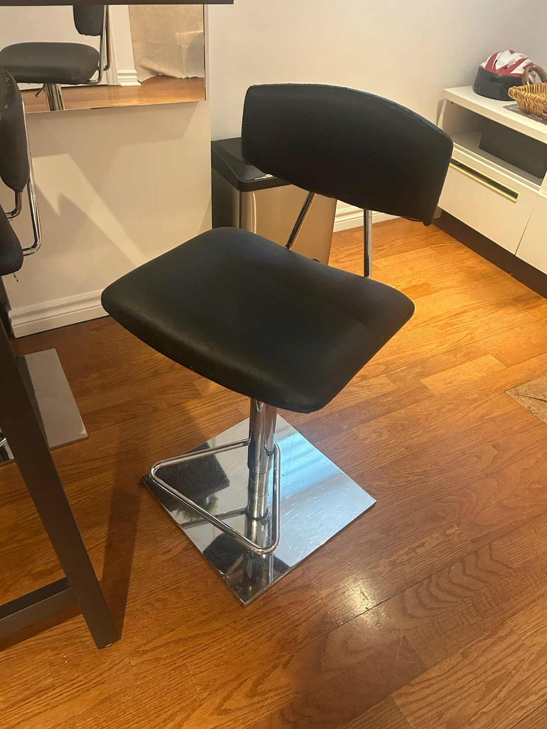 Set of 4 black barstools - adjustable heights