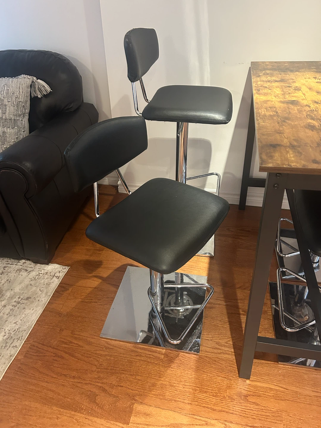 Set of 4 black barstools - adjustable heights - photo 3