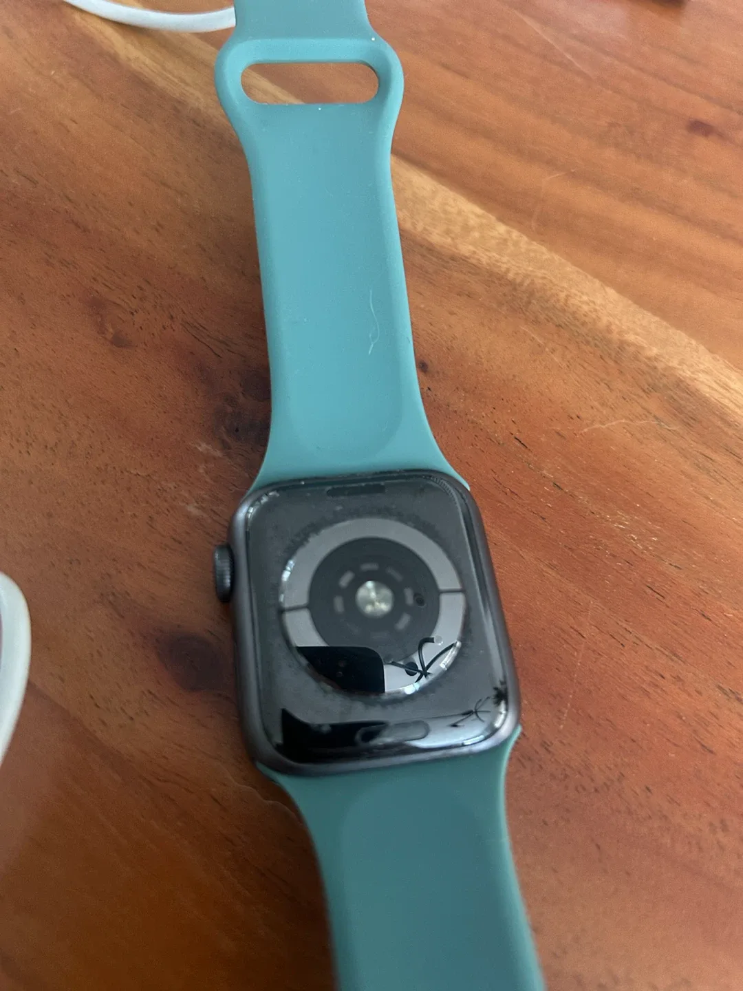 Apple Watch Series 5, 40mm with band and charger - photo 3