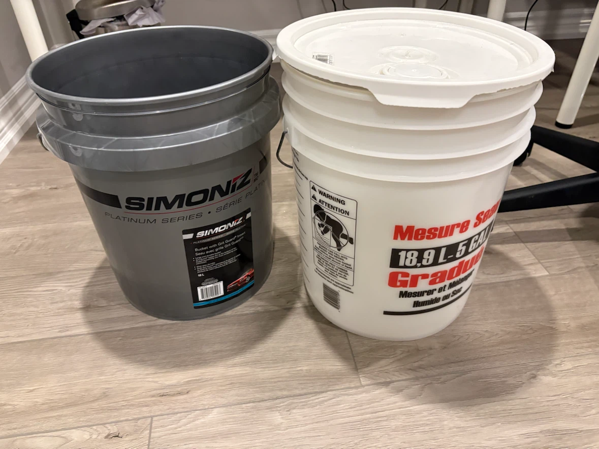 Simoniz & Grado Buckets with Lids