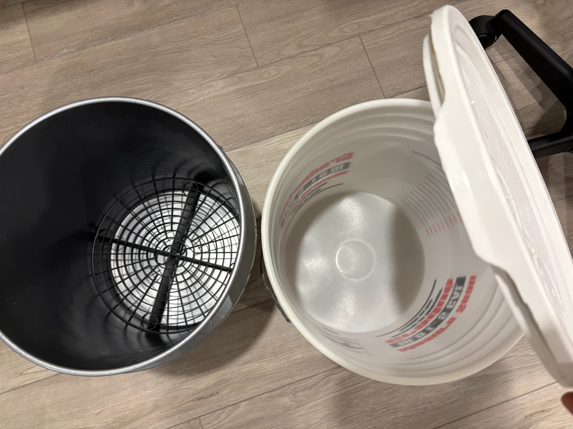 Simoniz & Grado Buckets with Lids - photo 2