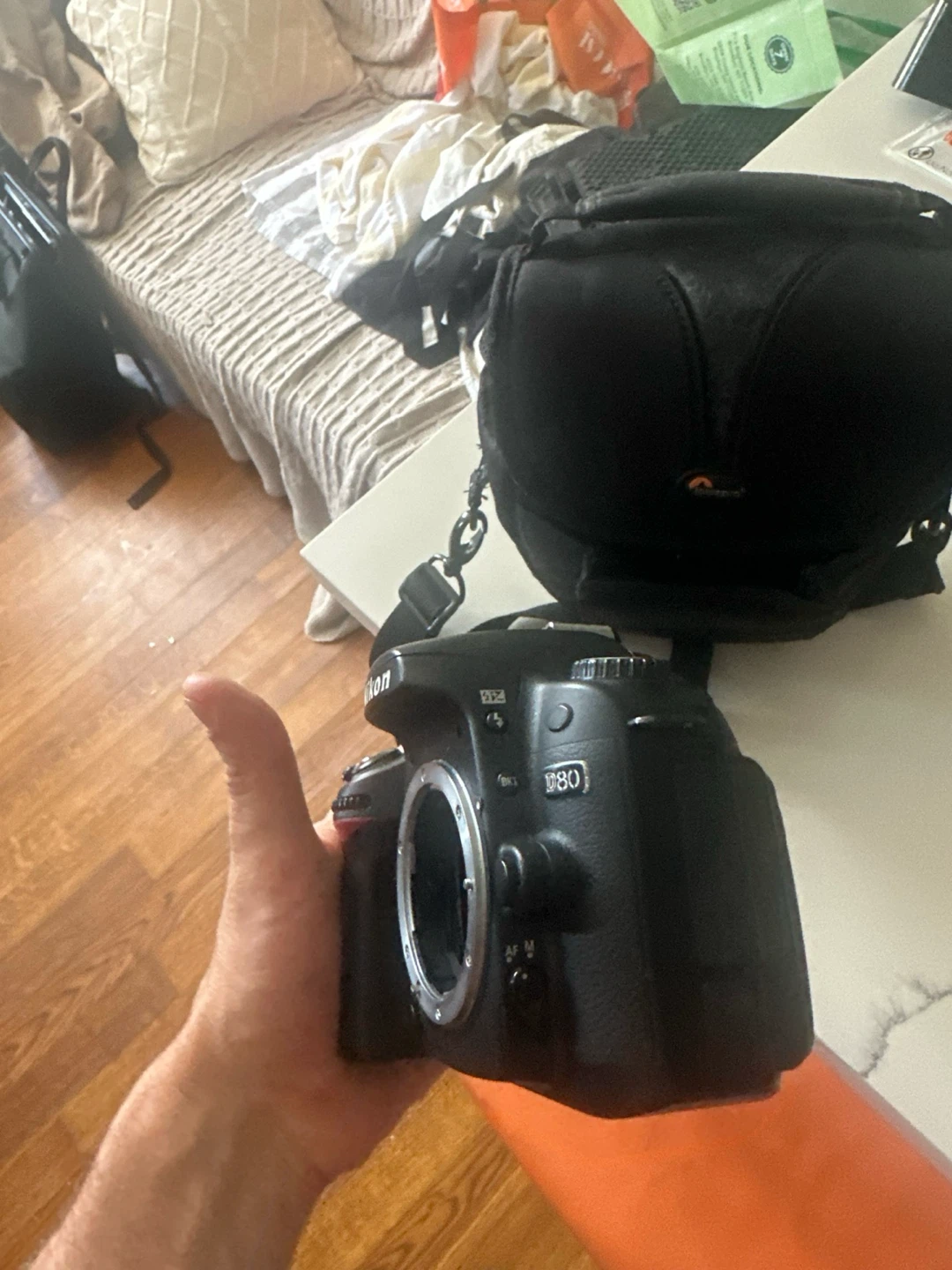 Nikon D80 DSLR Camera with Lowepro Camera Bag - photo 2