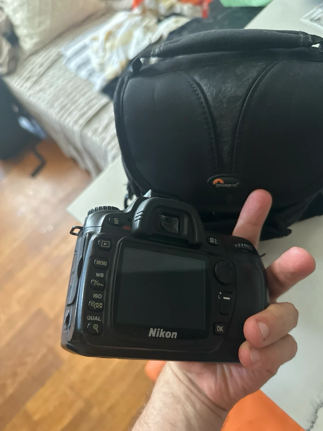Nikon D80 DSLR Camera with Lowepro Camera Bag - photo 3