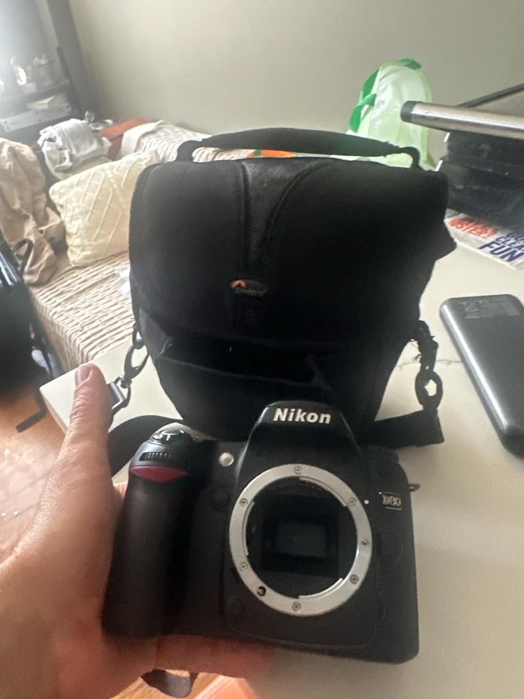 Nikon D80 DSLR Camera with Lowepro Camera Bag