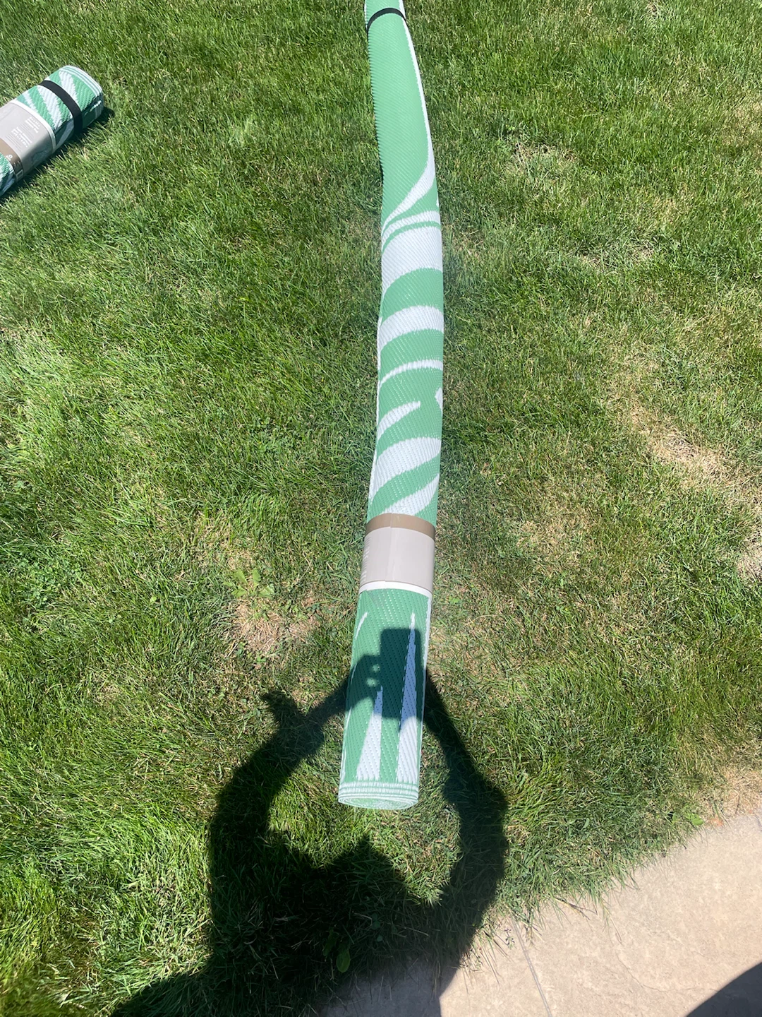 NEW! Decorative Outdoor Rug 8 ft x 12 ft - photo 2