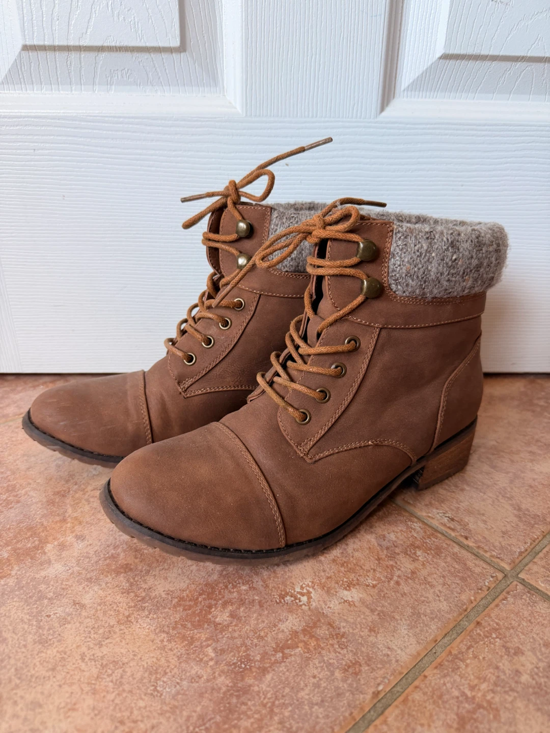 Like New Brown Lace-Up Ankle Boots with Knit Collar - photo 4