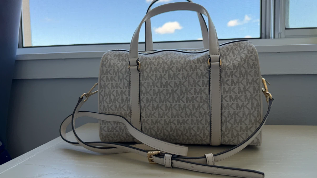 Authentic Michael Kors Jet Set Travel Bag - Like New - photo 2
