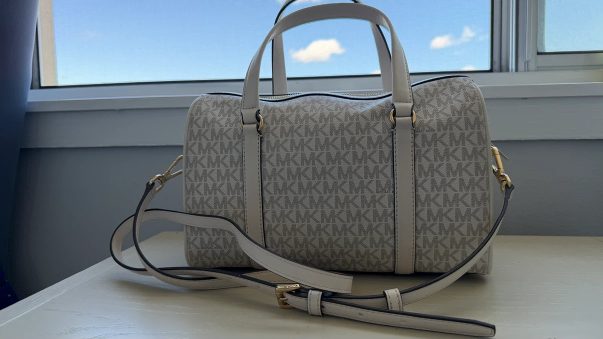 Authentic Michael Kors Jet Set Travel Bag - Like New - photo 3