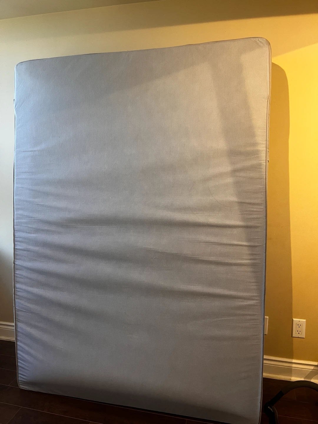 Queen size mattress LIKE NEW - photo 2