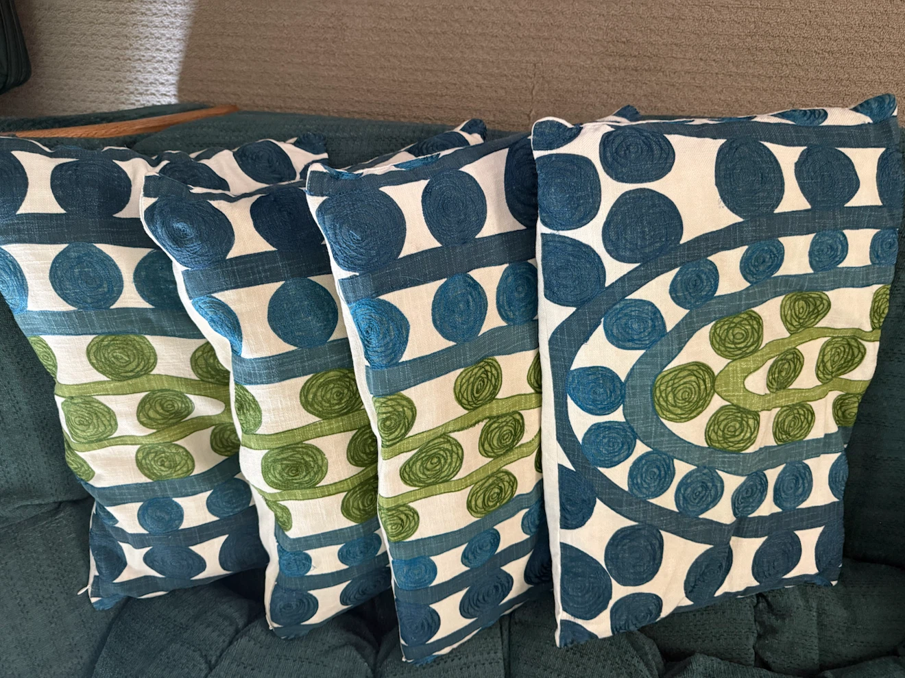 Set of 4 Decorative Throw Pillows - photo 2