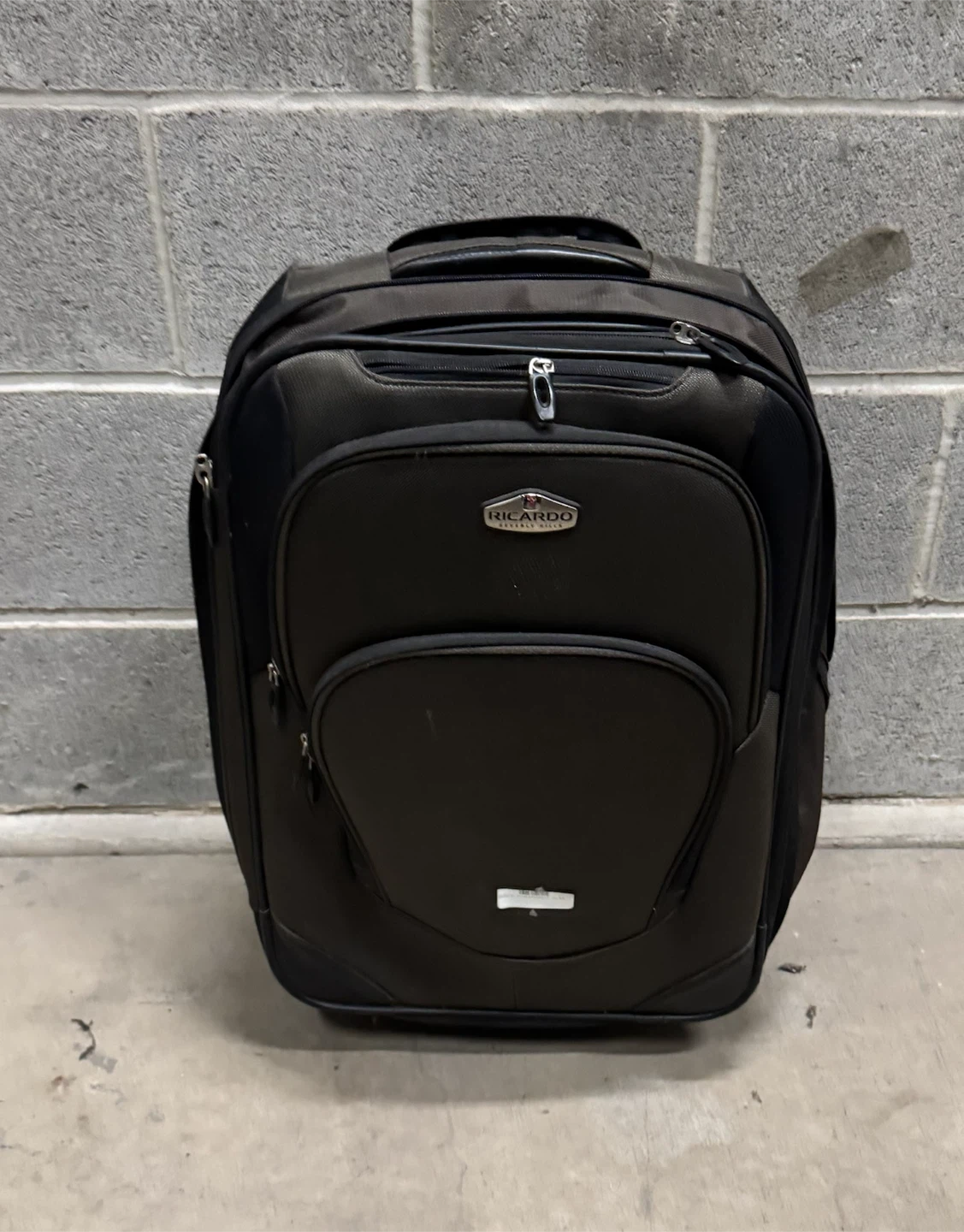 Ricardo Beverly Hills Rolling Carry-On Suitcase 15$cash - photo 2