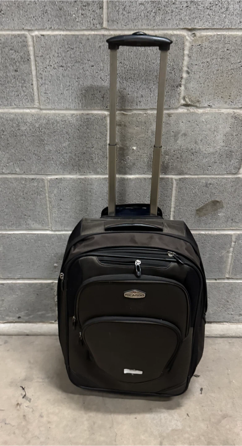 Ricardo Beverly Hills Rolling Carry-On Suitcase 15$cash - photo 4