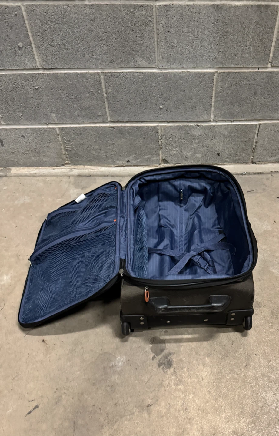 Ricardo Beverly Hills Rolling Carry-On Suitcase 15$cash - photo 5