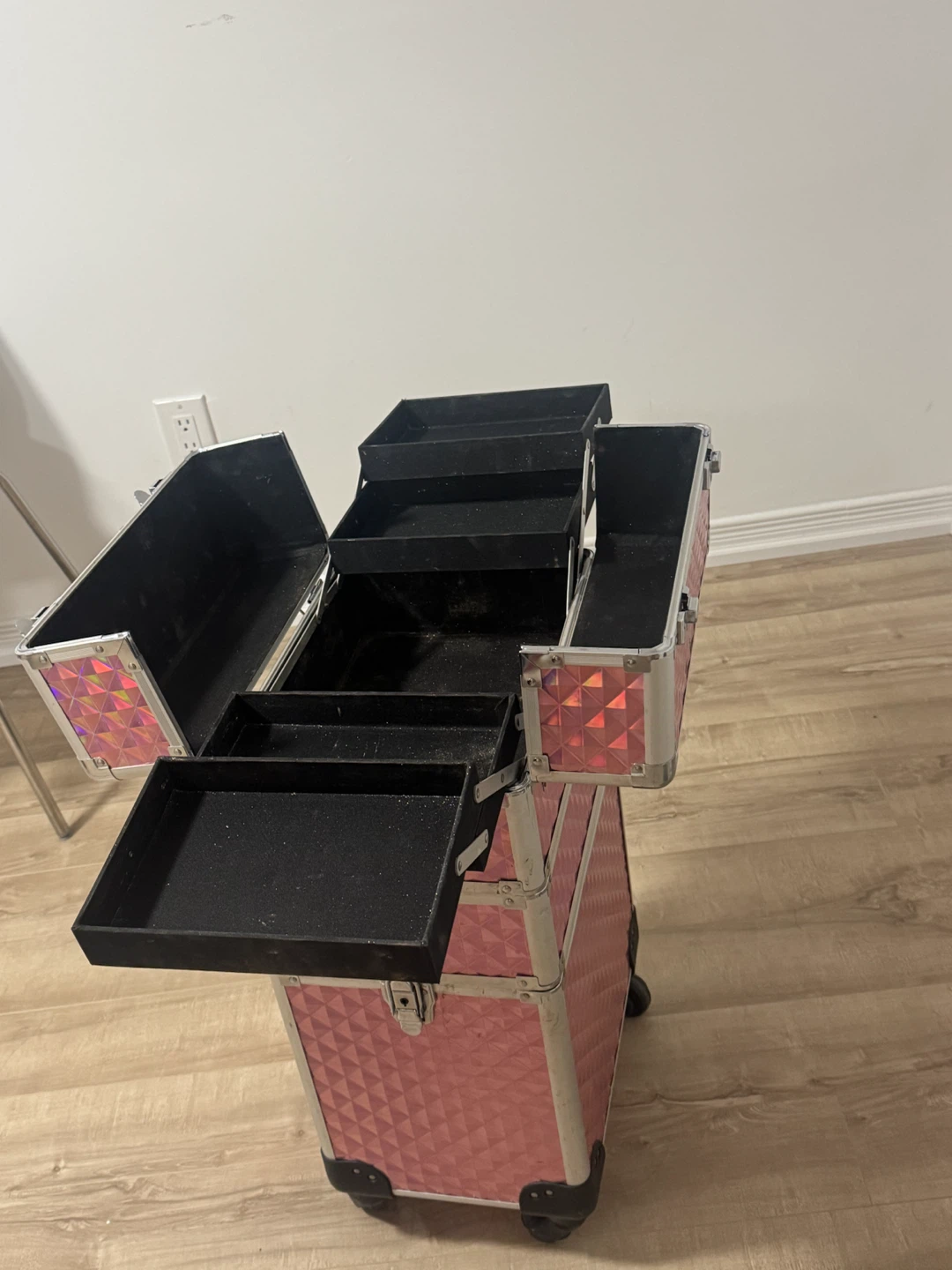 Pink Rolling Makeup Train Case - photo 3