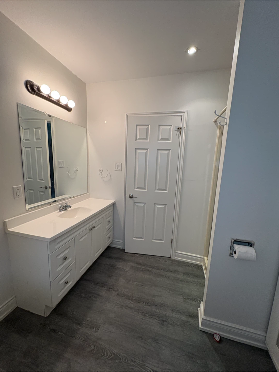 Lakefront Studio Apartment for Rent - photo 3