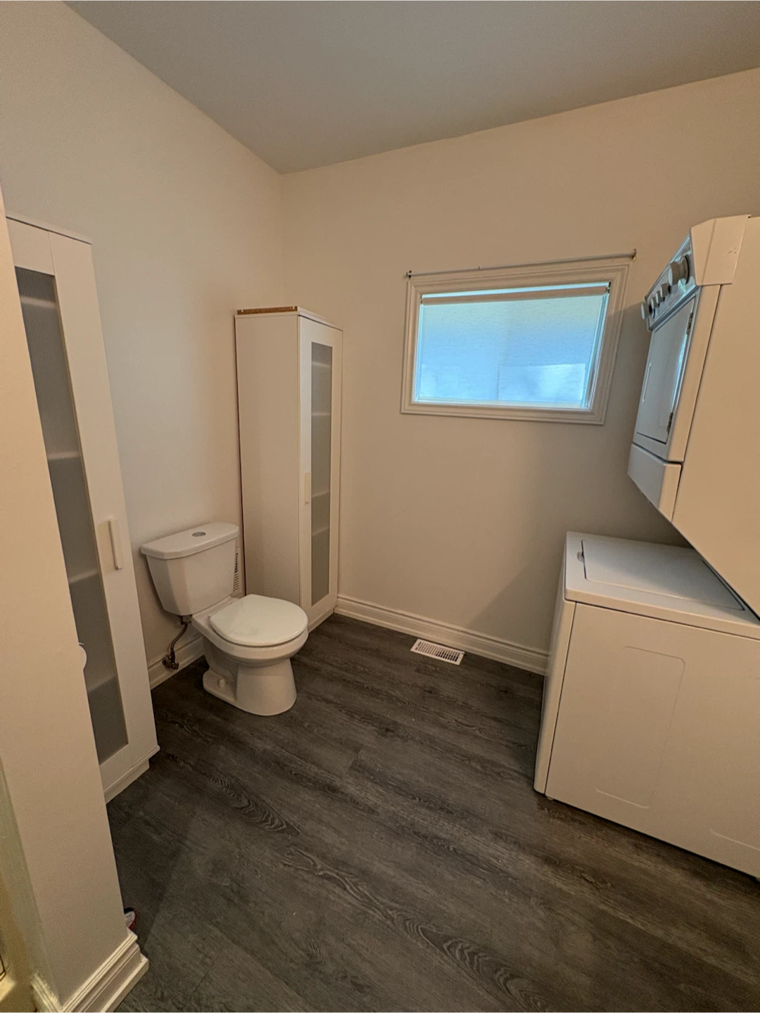 Lakefront Studio Apartment for Rent - photo 5