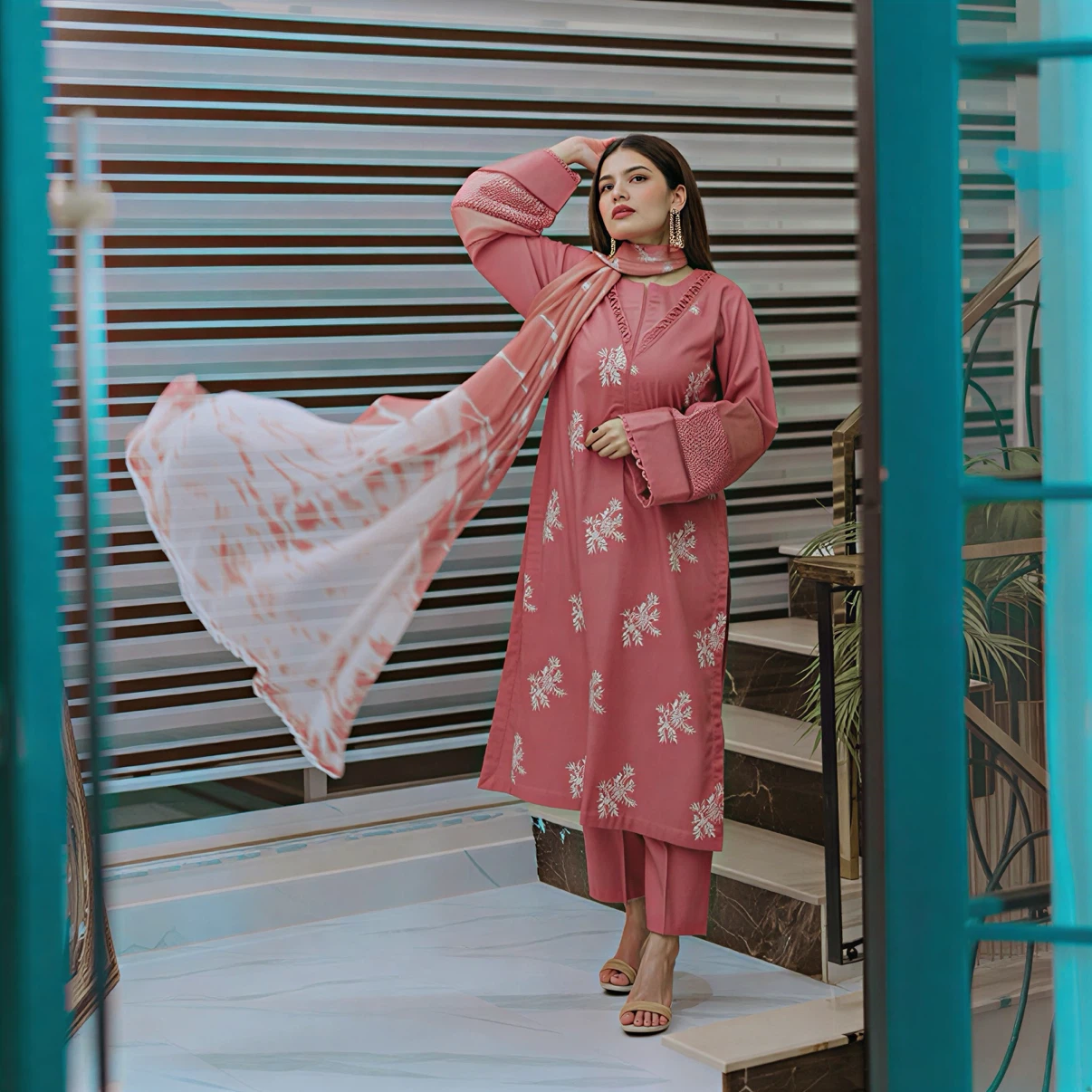 Pink Embroidered Kurti & Pants Set/Shalwar Kameez - photo 4
