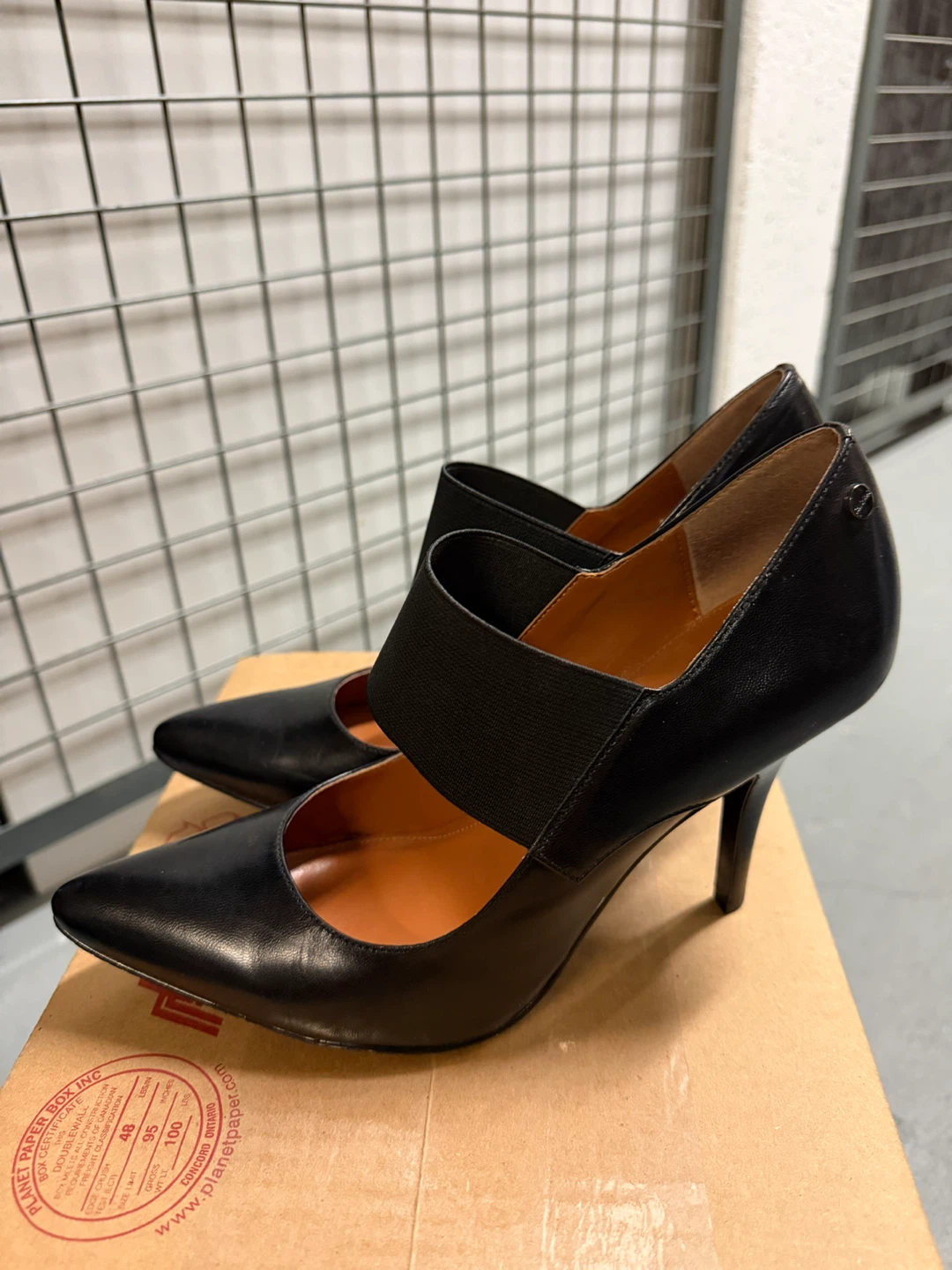 Calvin Klein Black Leather Heels Size 8-8.5 - photo 2