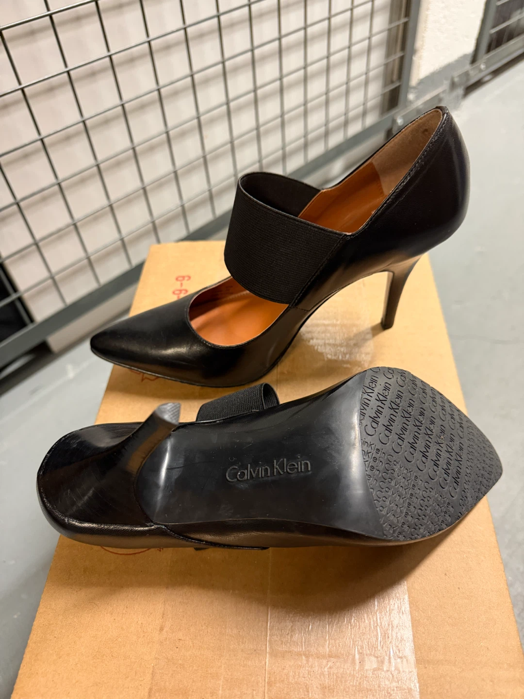Calvin Klein Black Leather Heels Size 8-8.5 - photo 3