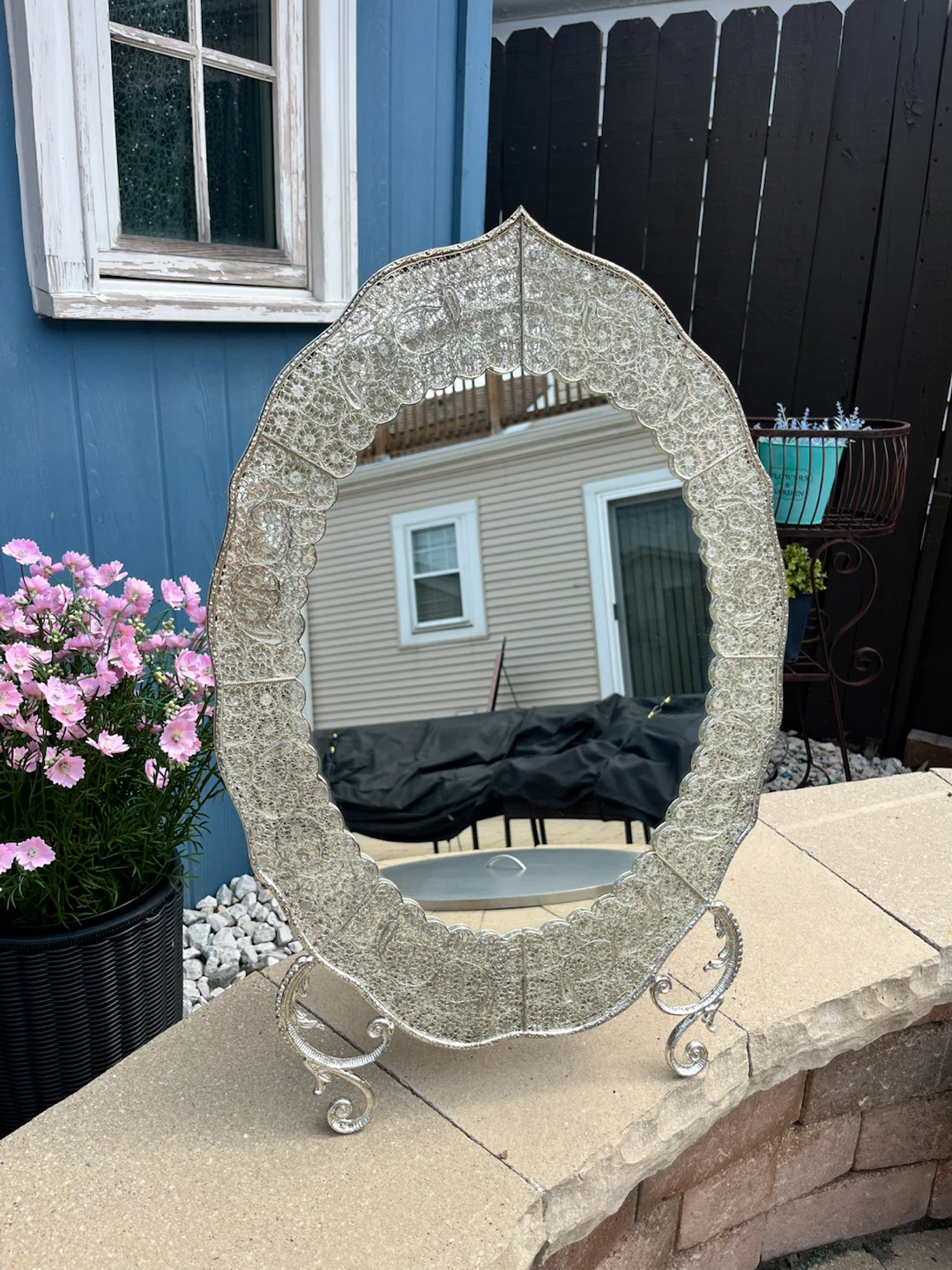 GORGEOUS MIRROR ON STAND
