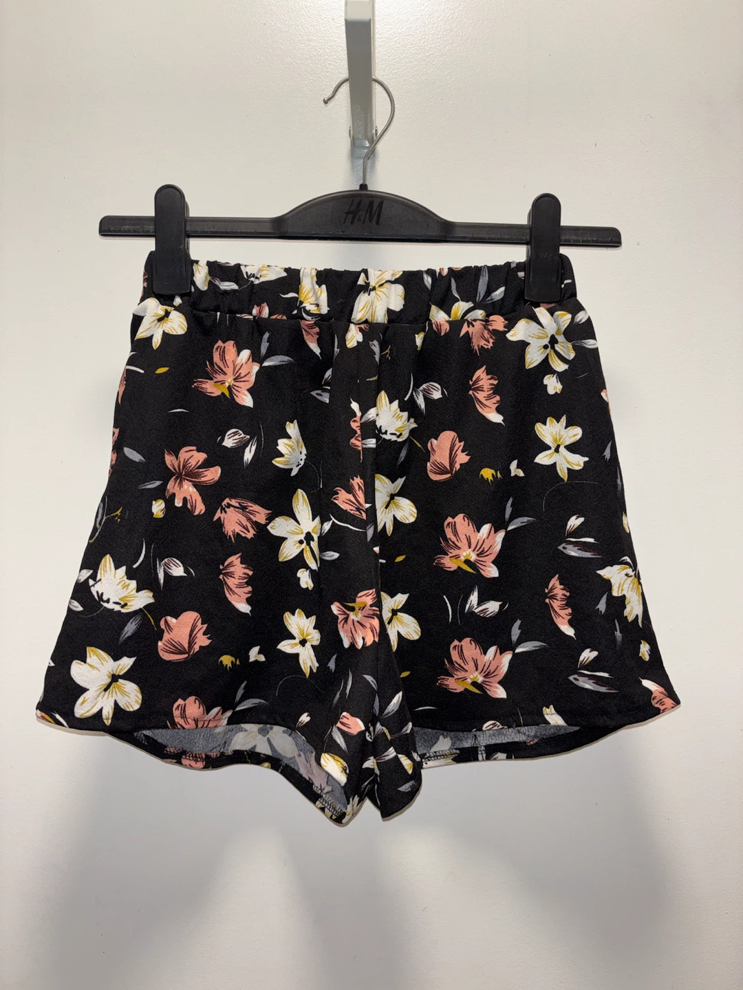 Black Floral Off-the-Shoulder Crop Top and Shorts Set - photo 2