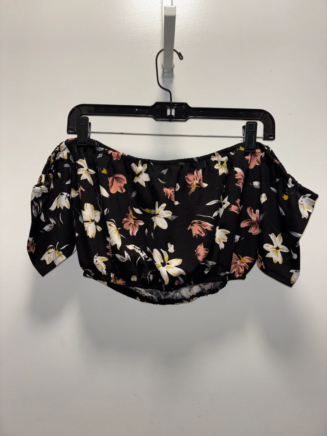 Black Floral Off-the-Shoulder Crop Top and Shorts Set - photo 3