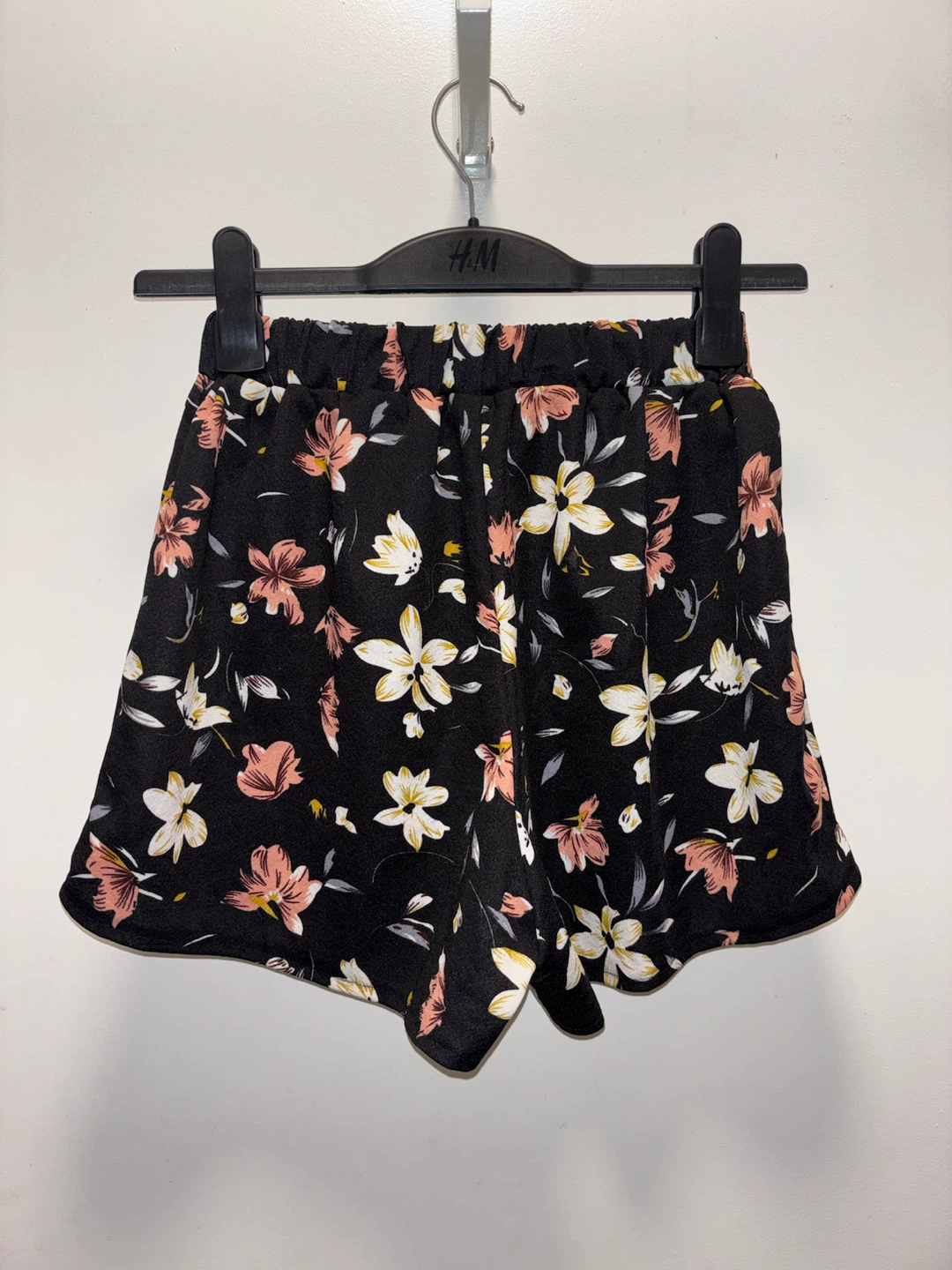 Black Floral Off-the-Shoulder Crop Top and Shorts Set - photo 4