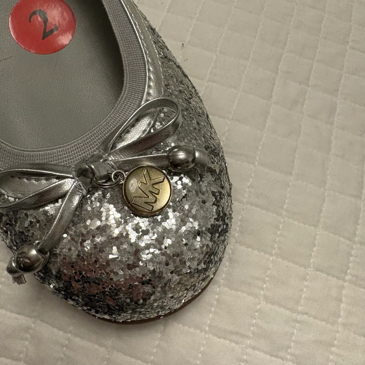 Michael Kors Girls Silver Glitter Ballet Flats Size 2 - photo 3