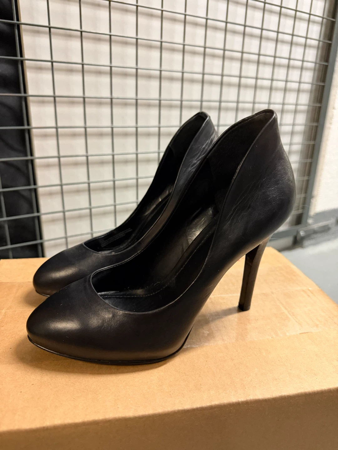 BCBGMAXAZRIA Black Leather Pumps Heels - photo 3